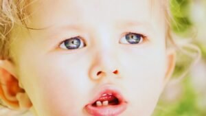 toddler molars coming in showing swollen gums and teething symptoms