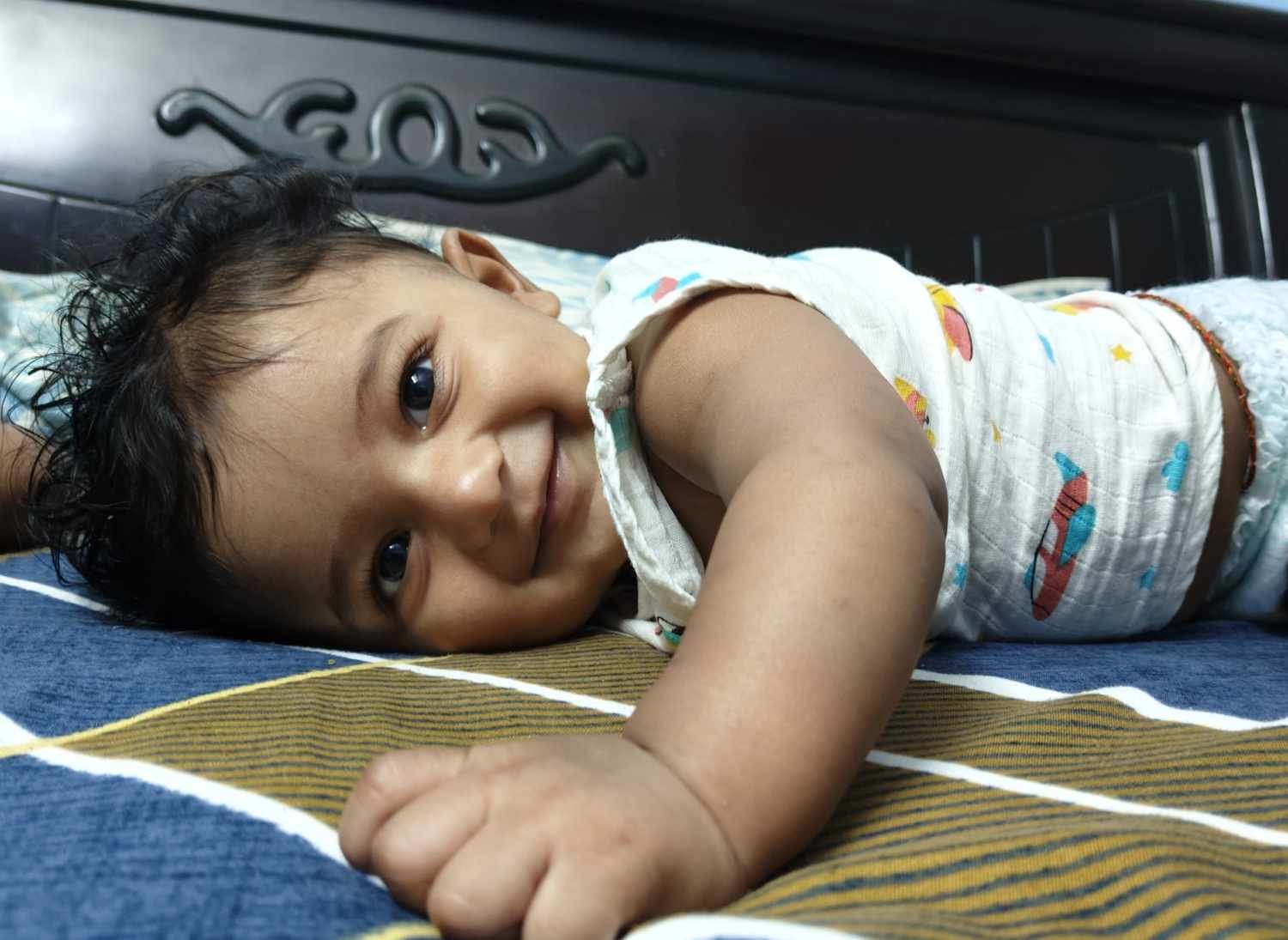 baby sleeping safely on tummy when can infant sleep on tummy